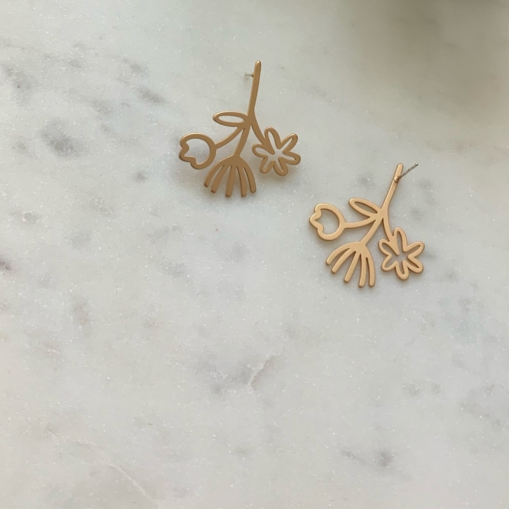 The Gillian - Dainty Flower Matte Stud Earrings - Picture 5 of 5